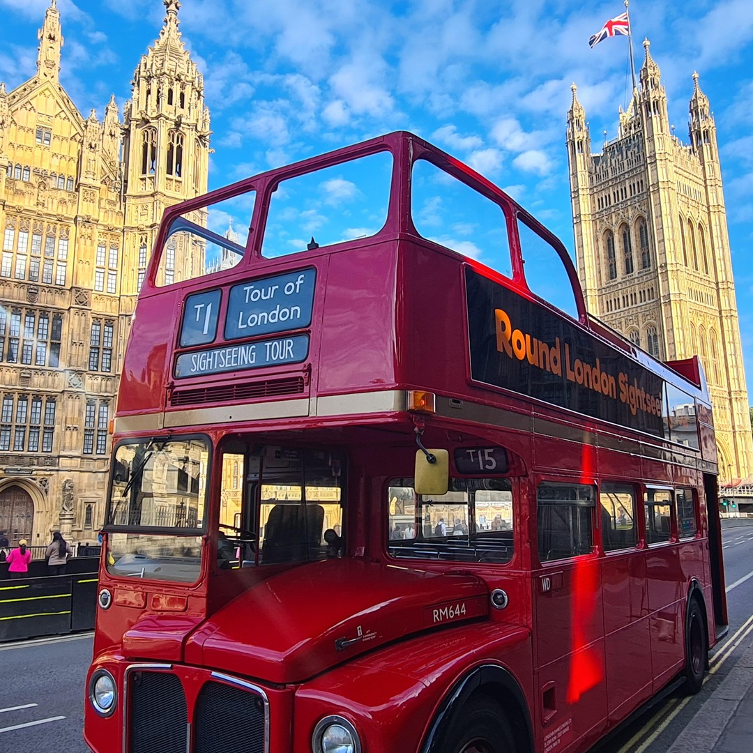 London Tour on a Vintage Open-Top Bus Guided Sightseeing