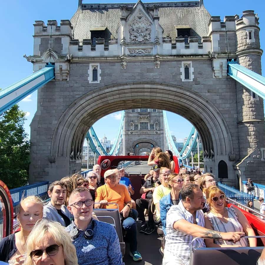 London Tour on a Vintage Open-Top Bus Guided Sightseeing